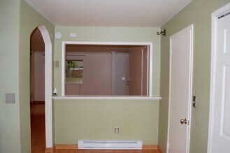 Shoreline Condo in Shoreline, WA - Building Photo - Building Photo