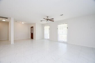 9806 Larston St in Houston, TX - Building Photo - Building Photo