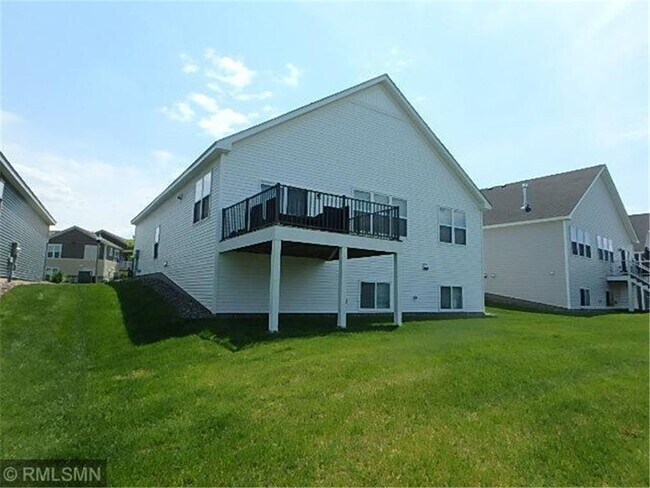 7640 38th St N in Oakdale, MN - Building Photo - Building Photo