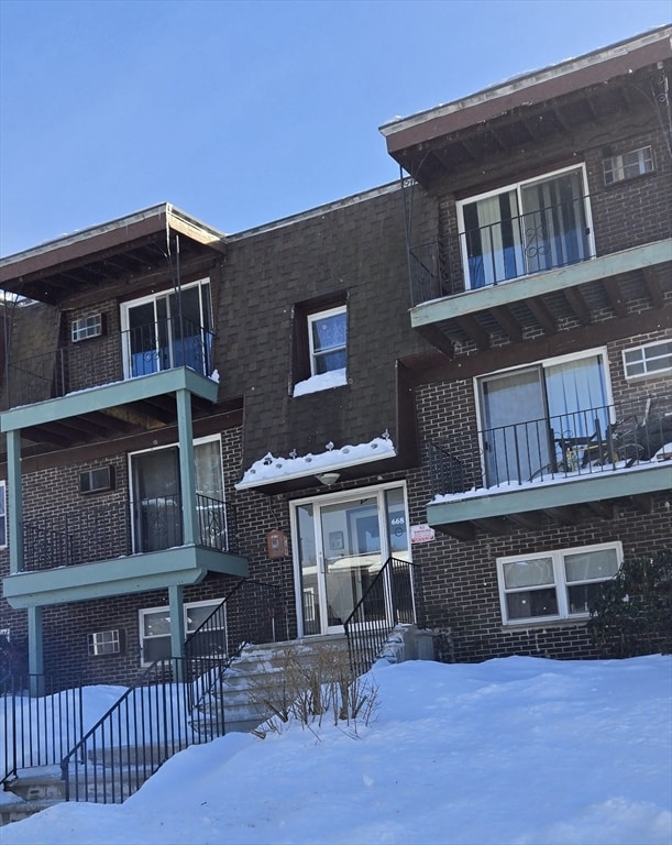 property at 668 Robbins Ave