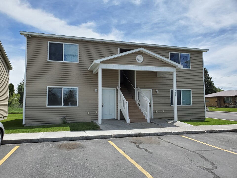 230 W Anderson St, Unit 4 in Idaho Falls, ID - Foto de edificio