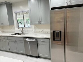 21122 Avenue San Luis in Woodland Hills, CA - Building Photo - Building Photo