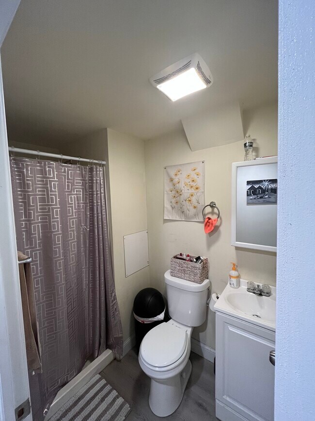 1529 N 15th St, Unit B in Philadelphia, PA - Foto de edificio - Building Photo