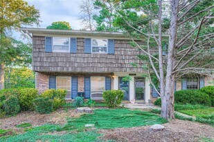 3559 Old Chamblee Tucker Rd in Atlanta, GA - Building Photo