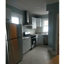 1293 Cambridge St, Unit 3L in Cambridge, MA - Foto de edificio - Building Photo