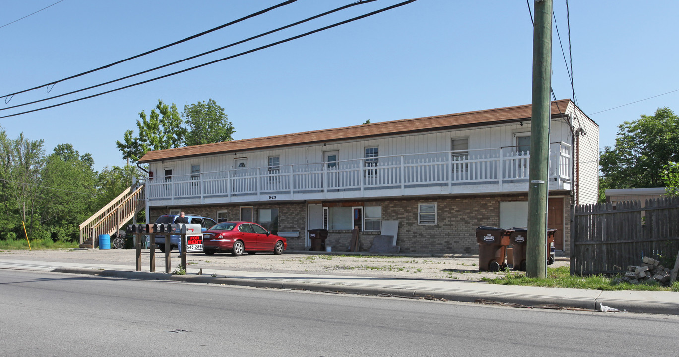 1420 W Ohio Pike in Amelia, OH - Building Photo