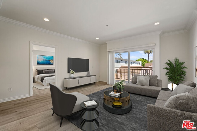 property at 3328 Oakhurst Ave