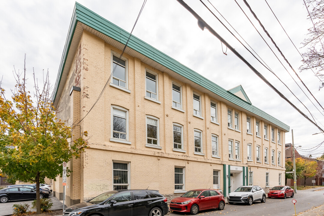 865 De La Reine Rue in Québec, QC - Building Photo