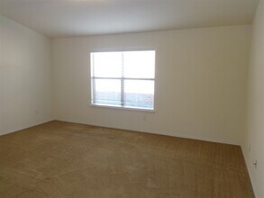 3917 Cane River Rd in Fort Worth, TX - Foto de edificio - Building Photo