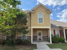 1725 NE Stone Castle Dr in Cleveland, TN - Building Photo