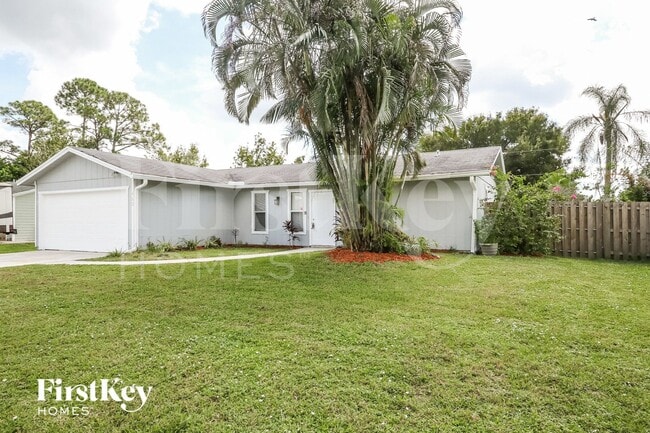 462 SE Streamlet Ave in Port St. Lucie, FL - Foto de edificio - Building Photo