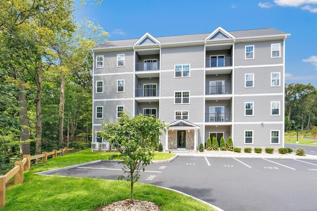 303 Bridgeport Ave in Shelton, CT - Building Photo - Building Photo