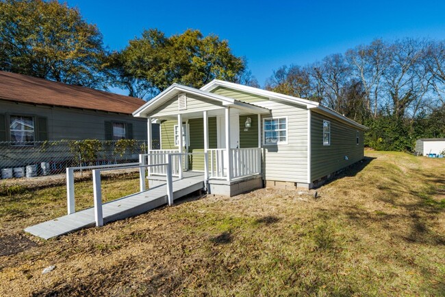 1618 17th St in Northport, AL - Foto de edificio - Building Photo