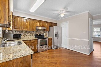 1102 Palmerton Dr in Newport News, VA - Foto de edificio - Building Photo