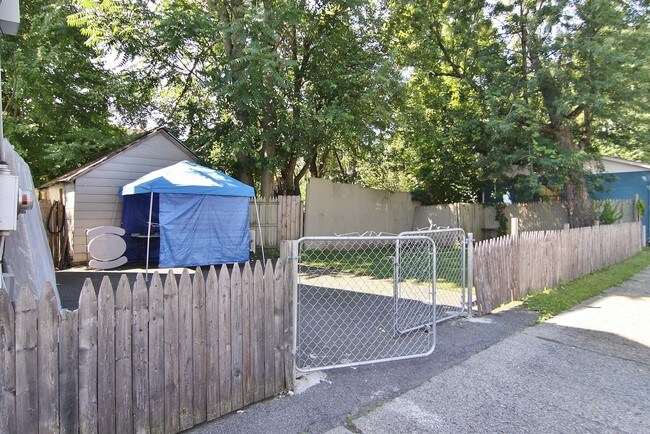 38 Van Deusen St in Kingston, NY - Building Photo - Building Photo