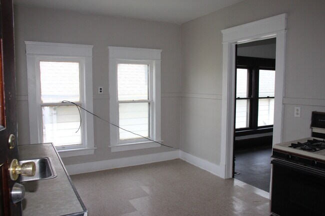 3910 Carlyle Ave in Cleveland, OH - Building Photo - Building Photo