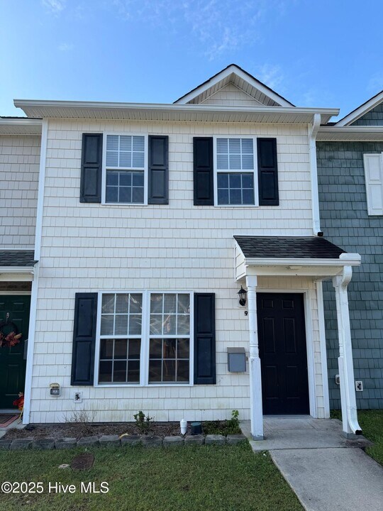 60 Rainbow Dr in Jacksonville, NC - Building Photo