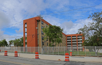 Peters Plaza in Miami, FL - Building Photo - Building Photo