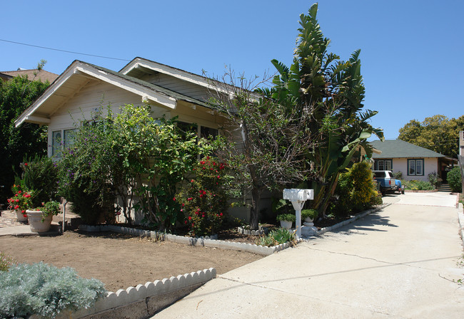 1255-1259 E Meta St in Ventura, CA - Foto de edificio - Building Photo