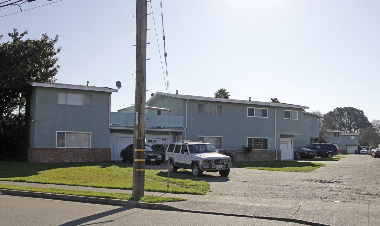 482 Bartlett Ave in Hayward, CA - Foto de edificio