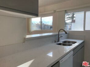 8821 Alcott St-Unit -5 in Los Angeles, CA - Building Photo - Building Photo