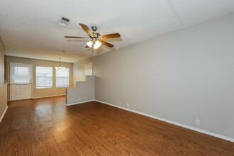 9722 Michelle Dr in Dallas, TX - Building Photo - Building Photo