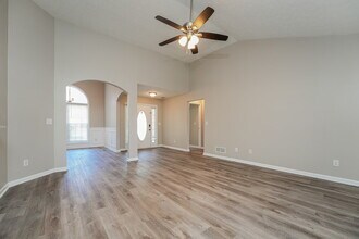 725 Loblolly Ln in Winder, GA - Foto de edificio - Building Photo