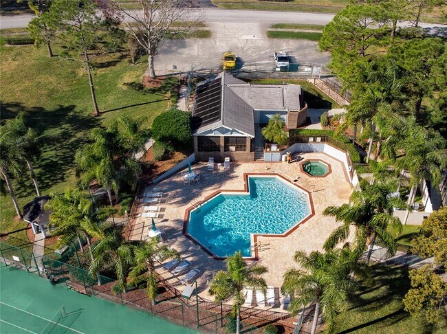 2411 Bentley Dr in Palm Harbor, FL - Building Photo - Building Photo