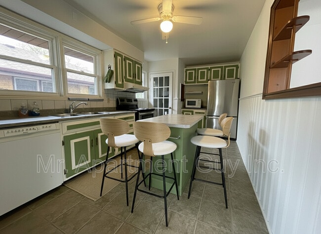 272 Upper Paradise Rd in Hamilton, ON - Building Photo - Building Photo