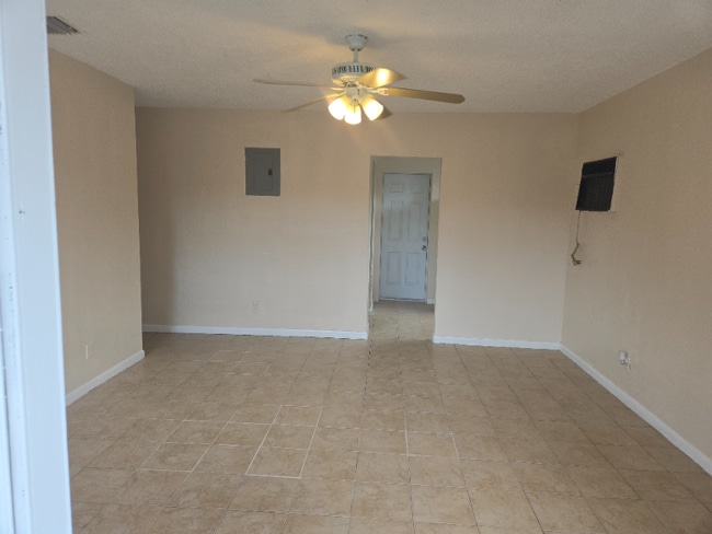 2004 NW 27th St in Oakland Park, FL - Building Photo - Building Photo