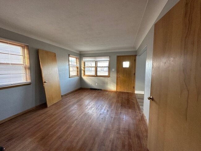 3207 Mt Vernon Rd SE in Cedar Rapids, IA - Building Photo - Building Photo