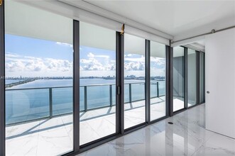 3131 NE 7th Ave, Unit 3505 in Miami, FL - Foto de edificio - Building Photo