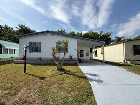 256 Queen Mary Loop in Lakeland, FL - Building Photo