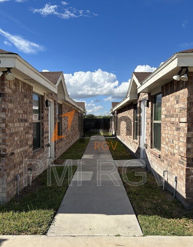 3007 Linda Vista St in Edinburg, TX - Building Photo - Building Photo