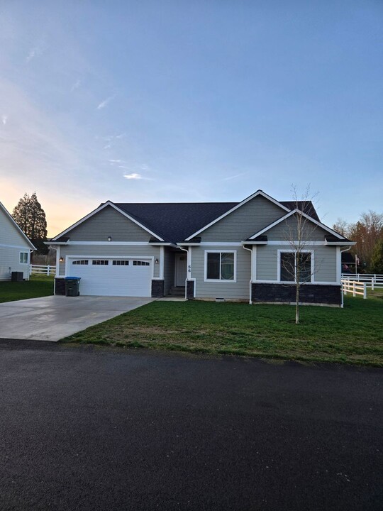 56 Tyce Ln in Mossyrock, WA - Building Photo