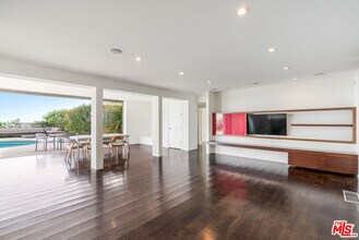 686 Enchanted Way in Los Angeles, CA - Building Photo - Building Photo