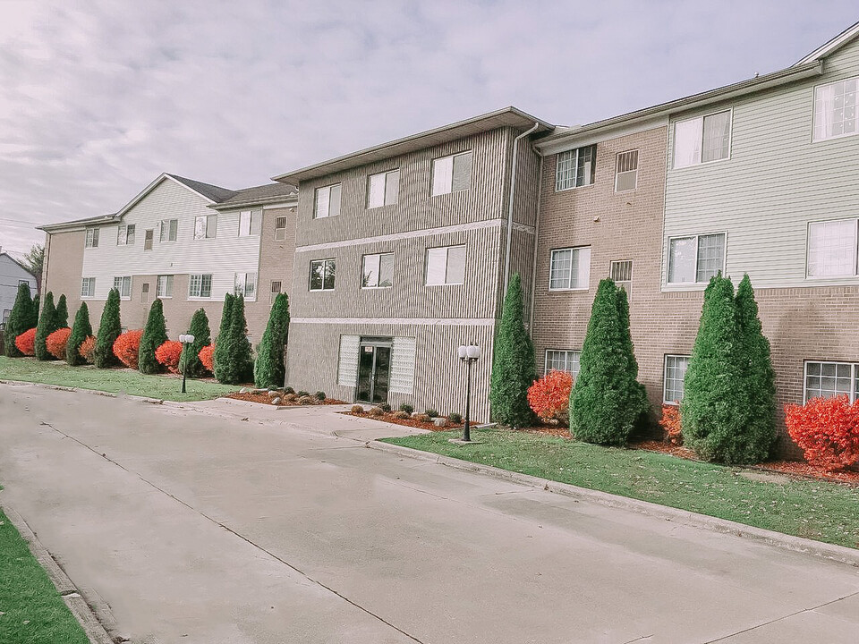 Huron River Wyandotte Apartments in Wyandotte, MI - Foto de edificio