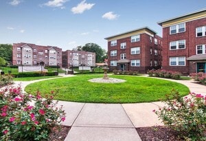 Roanoke Court Apartments in Kansas City, MO - Building Photo