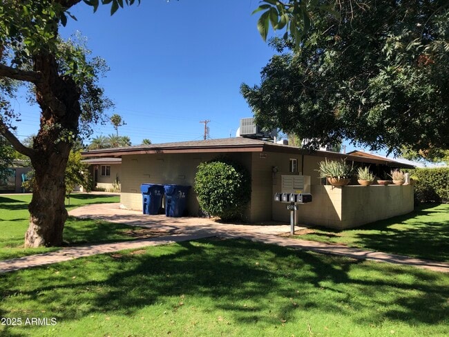 2020 S Granada Dr in Tempe, AZ - Building Photo - Building Photo