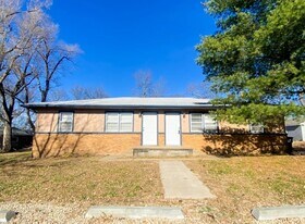 717 Diebler Pl in Manhattan, KS - Building Photo