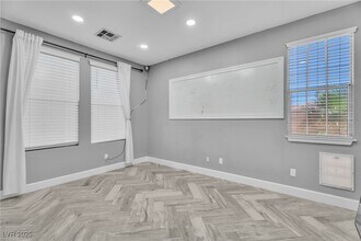 9885 Shadycrest Ct in Las Vegas, NV - Building Photo - Building Photo