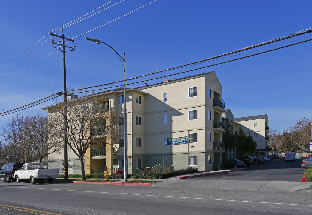 Summercrest Villas in San Jose, CA - Foto de edificio