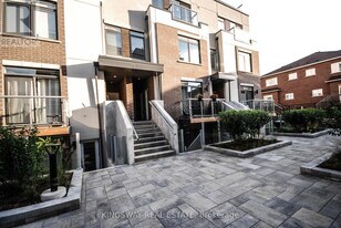 3062 Sixth Line in Oakville, ON - Building Photo