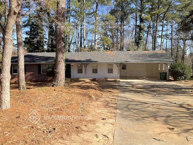 property at 686 Rollingwood Pl