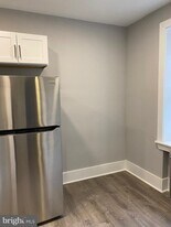 6100 McCallum St in Philadelphia, PA - Building Photo