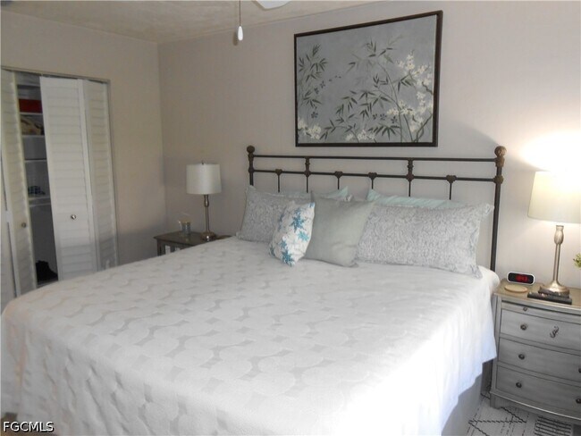 property at 6 Aztec Lily Ln