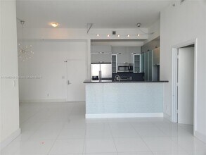 325 S Biscayne Blvd, Unit # LPH 22 in Miami, FL - Building Photo - Building Photo