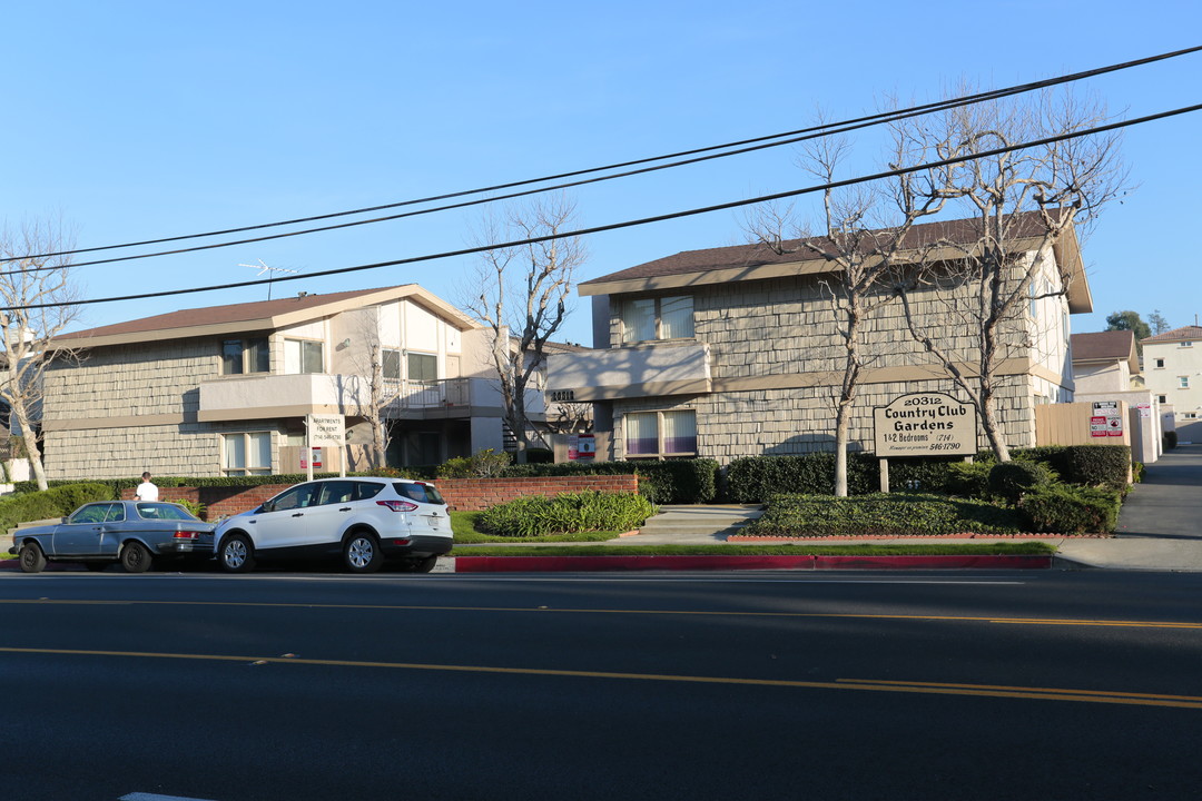 Country Club Gardens in Costa Mesa, CA - Building Photo