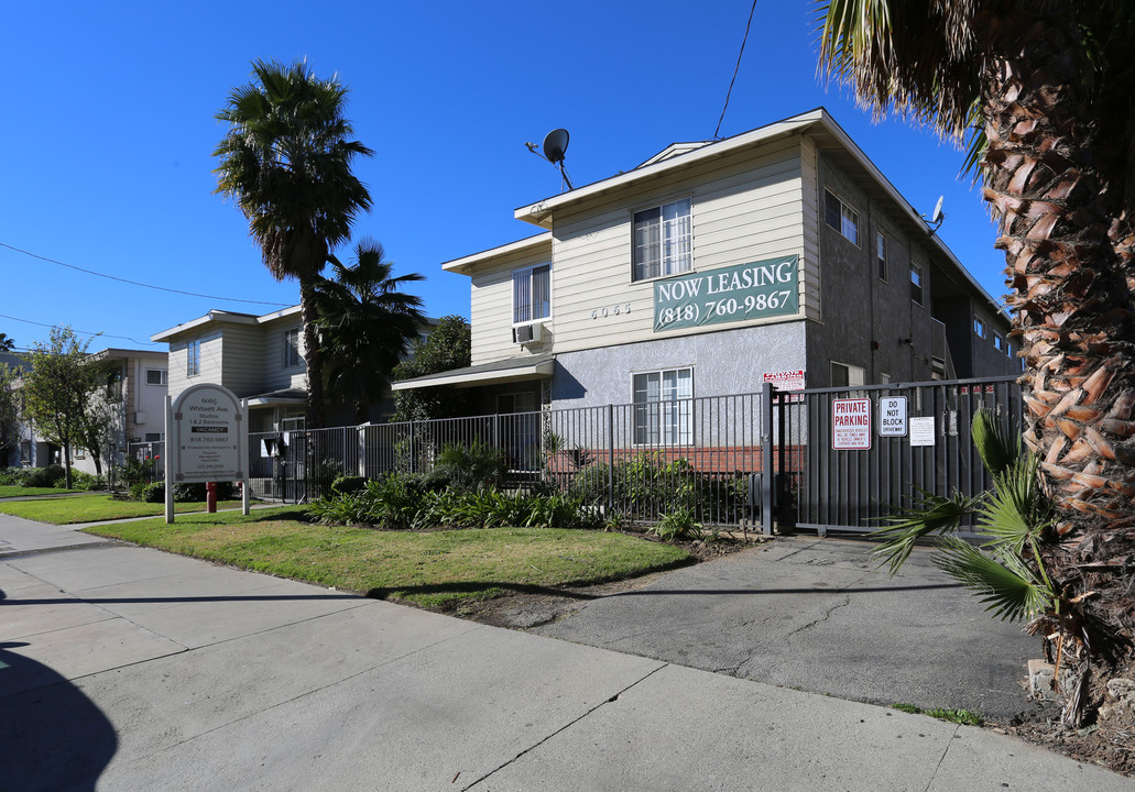 Whitsett Courtyard Apartments in North Hollywood, CA - Building Photo