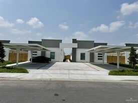 8 Acacia St in Alamo, TX - Building Photo